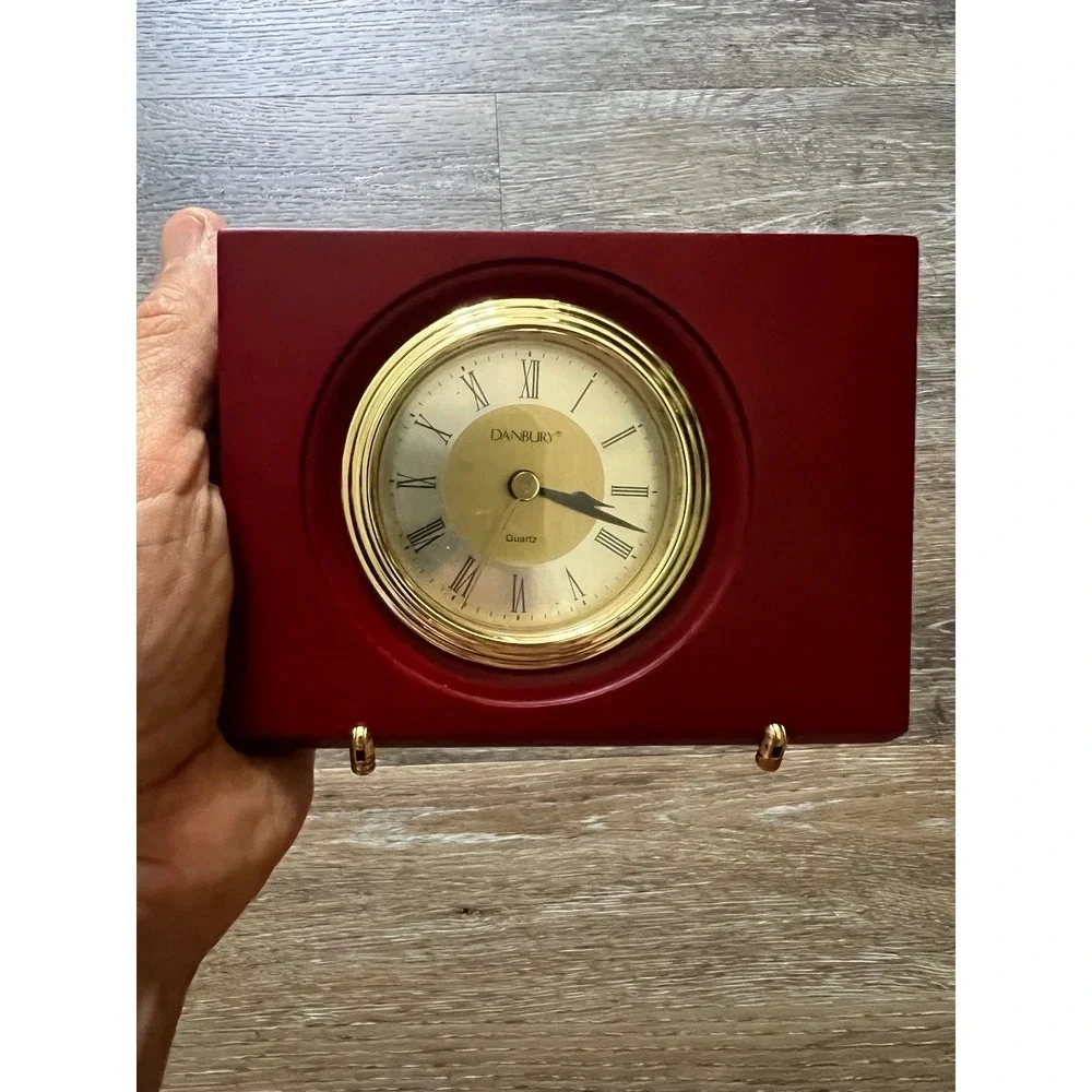 Danbury‎ Desk Clock Cherry Wood Gold Tone Roman Numeral Quartz Movement